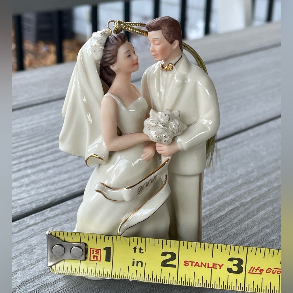 LIKE NEW! Lenox Cream and Gold 2005 Wedding Ornament - Picture 7 of 8
